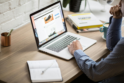 Travel Advisor Working